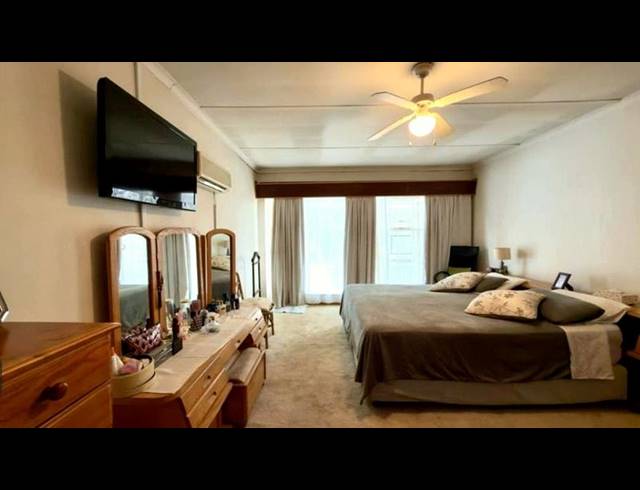 6 BEDROOM HOUSE FOR SALE IN HEUWELSIG